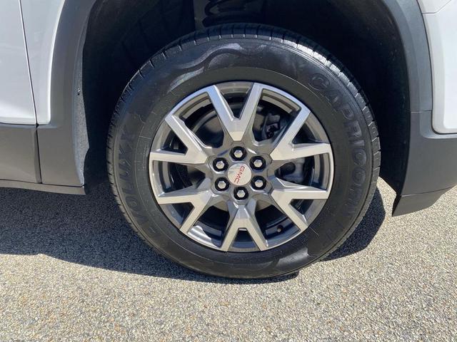 Photo of 2022 Summit White GMC Acadia