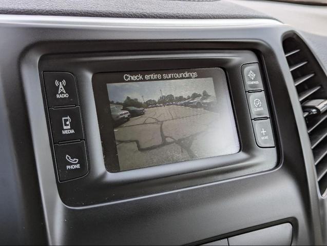 Photo of 2017 Diamond Black Crystal Pearlcoat Jeep Cherokee