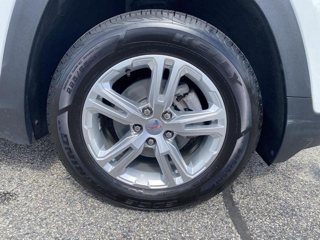 Photo of 2022 Summit White GMC Terrain