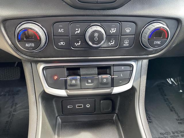 Photo of 2022 Summit White GMC Terrain