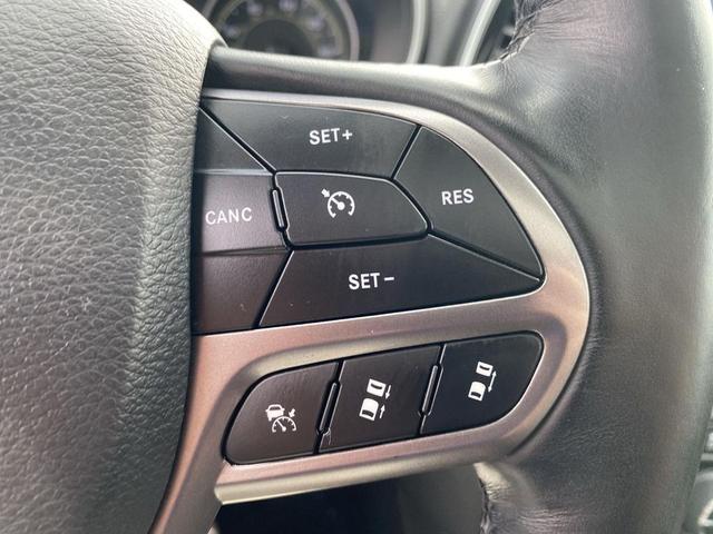 Photo of 2021 Bright White Clearcoat Jeep Cherokee