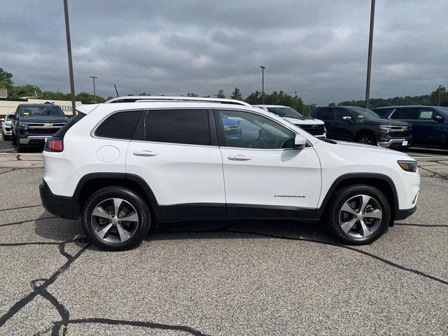 Photo of 2021 Bright White Clearcoat Jeep Cherokee