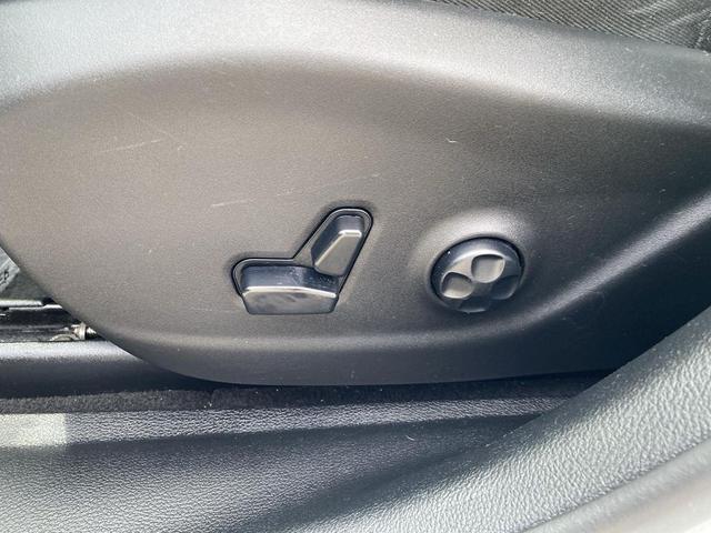 Photo of 2021 Bright White Clearcoat Jeep Cherokee