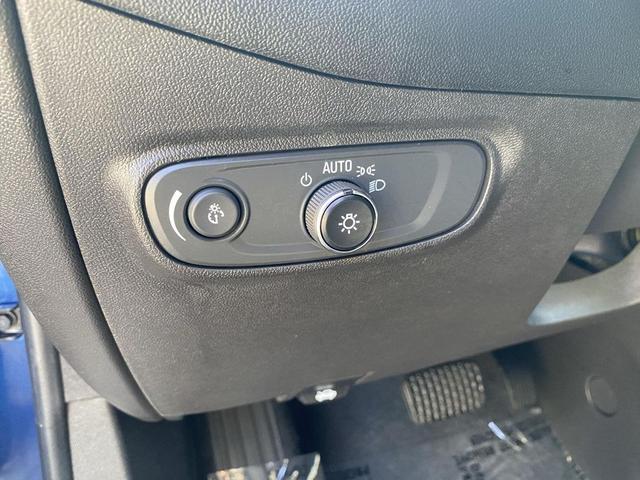 Photo of 2022 Blue Glow Metallic Chevrolet Equinox