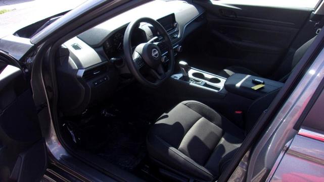 Photo of 2024 Gun Metallic Nissan Altima