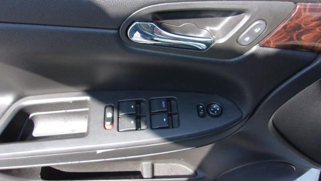 Photo of 2015 White Chevrolet Impala Limited