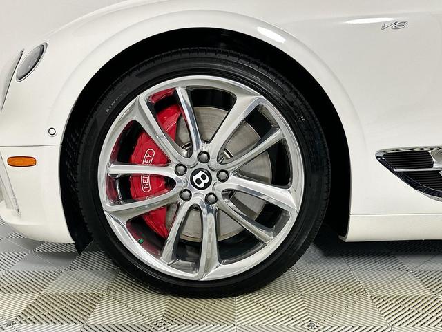 Photo of 2022 Glacier White Bentley Continental GT
