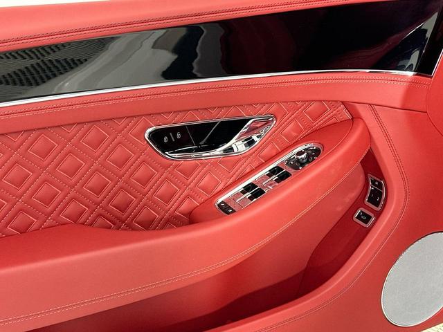 Photo of 2022 Glacier White Bentley Continental GT
