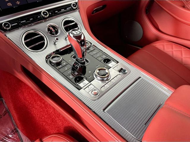 Photo of 2022 Glacier White Bentley Continental GT