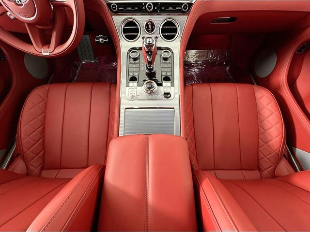 Photo of 2022 Glacier White Bentley Continental GT