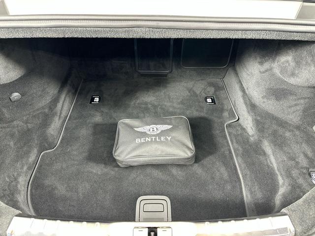 Photo of 2022 Glacier White Bentley Continental GT