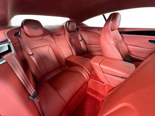 Photo of 2022 Glacier White Bentley Continental GT