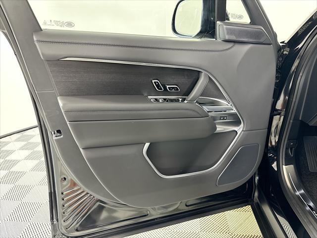Photo of 2025 Santorini Black Land Rover Range Rover