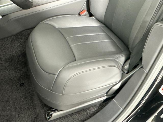 Photo of 2025 Santorini Black Land Rover Range Rover
