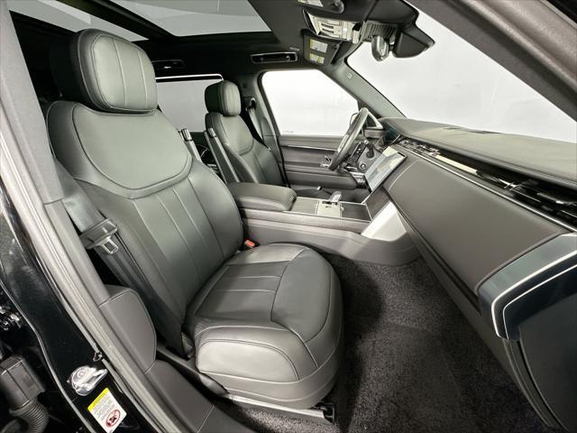 Photo of 2025 Santorini Black Land Rover Range Rover