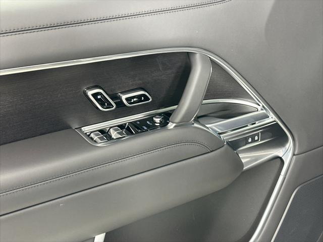 Photo of 2025 Santorini Black Land Rover Range Rover