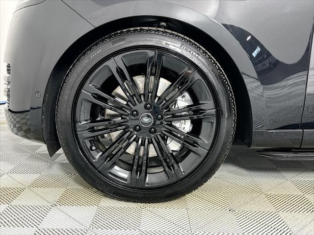 Photo of 2025 Santorini Black Land Rover Range Rover
