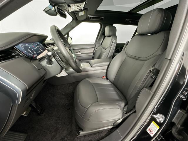 Photo of 2025 Santorini Black Land Rover Range Rover