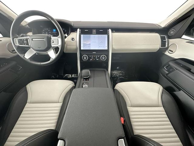 Photo of 2025 Fuji White Land Rover Discovery