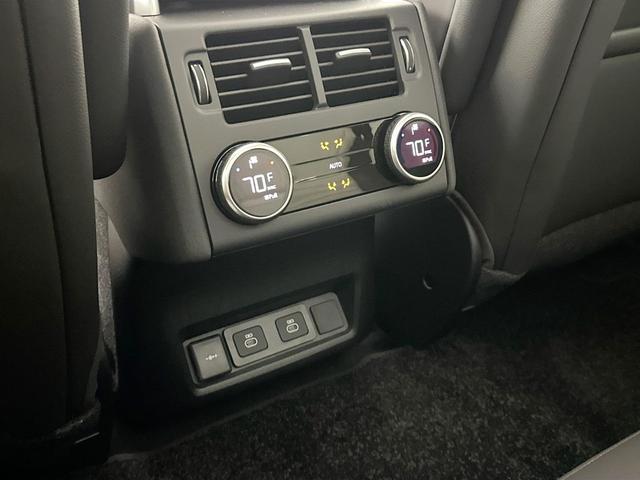 Photo of 2025 Fuji White Land Rover Discovery