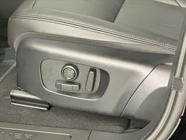 Photo of 2025 Santorini Black Land Rover Range Rover Evoque