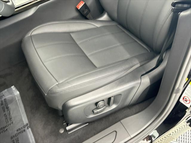 Photo of 2025 Santorini Black Land Rover Range Rover Evoque
