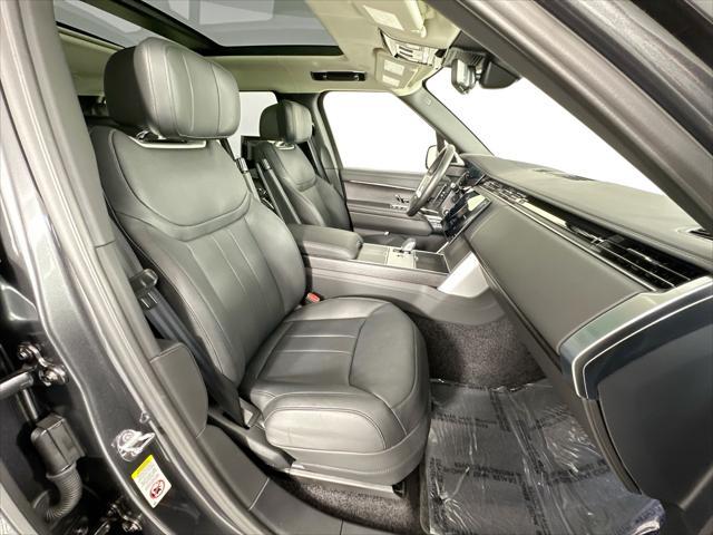 Photo of 2025 Gray Land Rover Range Rover