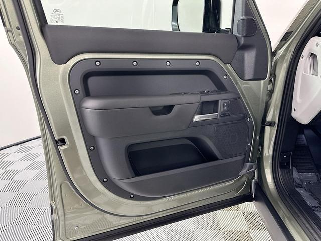 Photo of 2025 Pangea Green Metallic Land Rover Defender