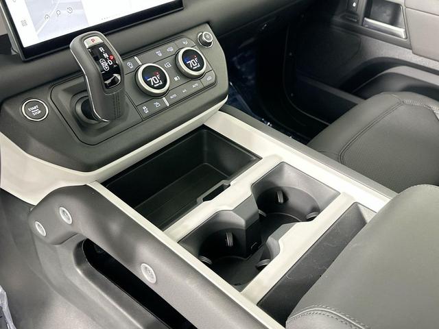 Photo of 2025 Pangea Green Metallic Land Rover Defender
