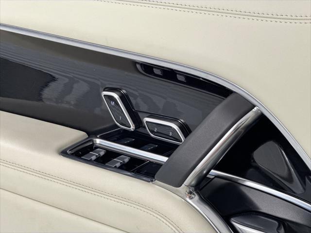 Photo of 2023 White Land Rover Range Rover