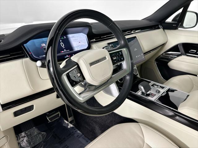 Photo of 2023 White Land Rover Range Rover