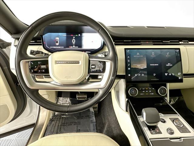 Photo of 2023 White Land Rover Range Rover
