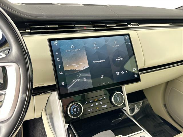 Photo of 2023 White Land Rover Range Rover
