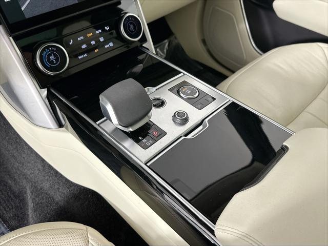Photo of 2023 White Land Rover Range Rover