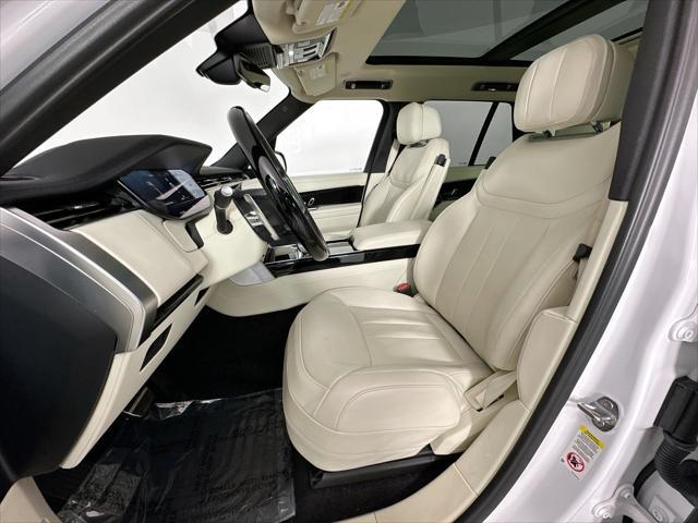 Photo of 2023 White Land Rover Range Rover