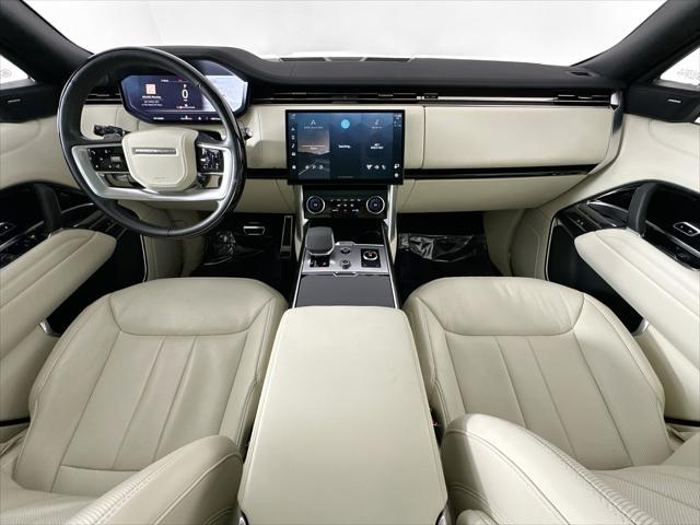 Photo of 2023 White Land Rover Range Rover
