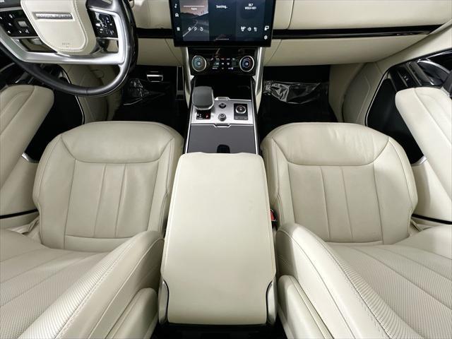 Photo of 2023 White Land Rover Range Rover