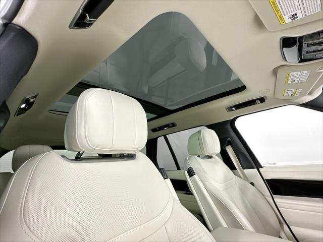 Photo of 2023 White Land Rover Range Rover