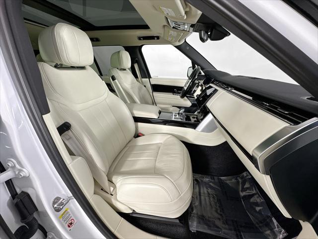 Photo of 2023 White Land Rover Range Rover