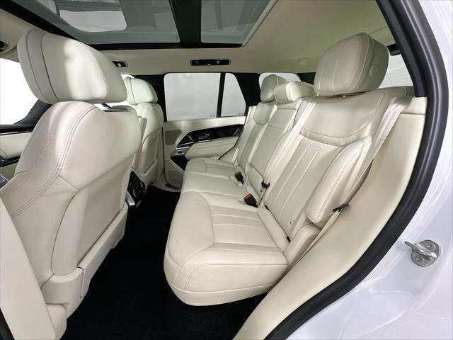 Photo of 2023 White Land Rover Range Rover