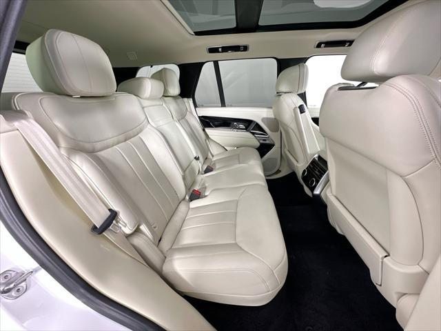 Photo of 2023 White Land Rover Range Rover