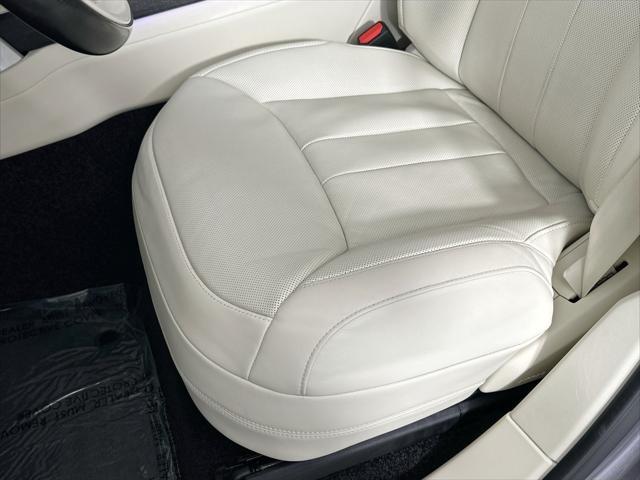 Photo of 2024 Gray Land Rover Range Rover