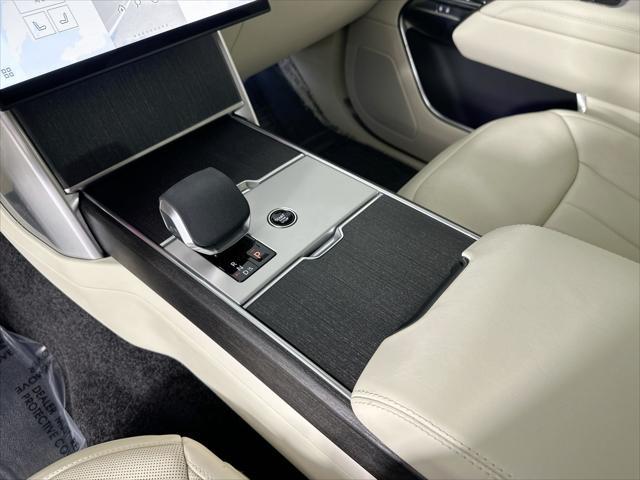 Photo of 2024 Gray Land Rover Range Rover