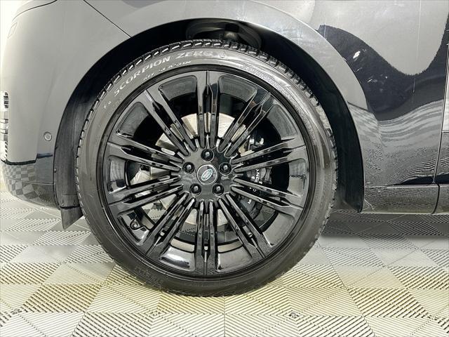 Photo of 2024 Santorini Black Land Rover Range Rover
