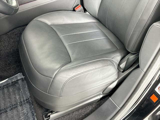 Photo of 2024 Santorini Black Land Rover Range Rover