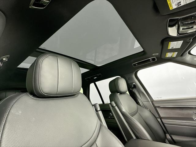 Photo of 2024 Santorini Black Land Rover Range Rover
