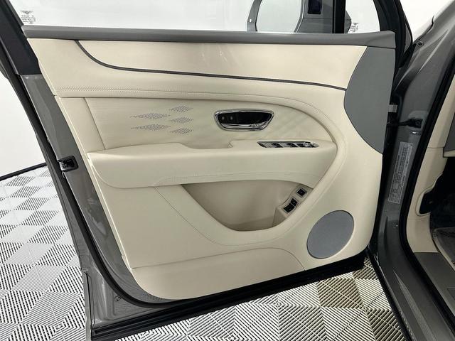 Photo of 2025 Quartzite Bentley Bentayga
