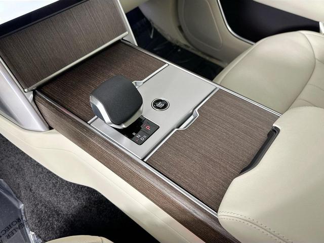 Photo of 2025 Grey Land Rover Range Rover