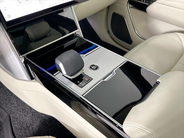 Photo of 2024 Gray Land Rover Range Rover