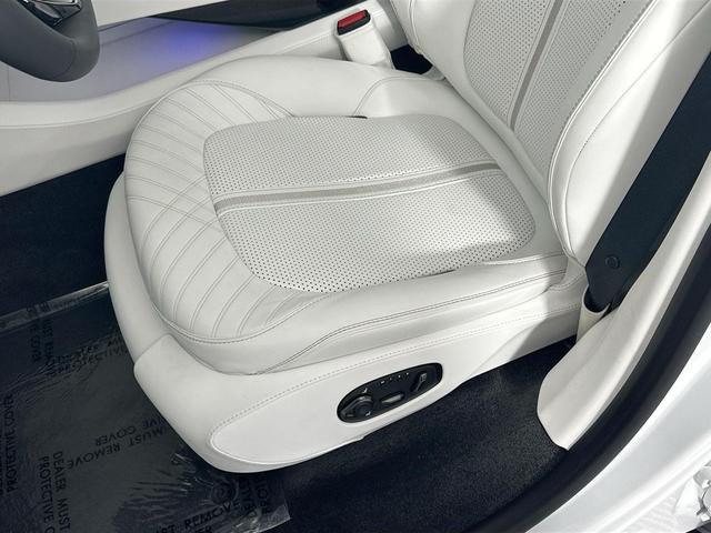 Photo of 2025 Zenith White Aston Martin DBX